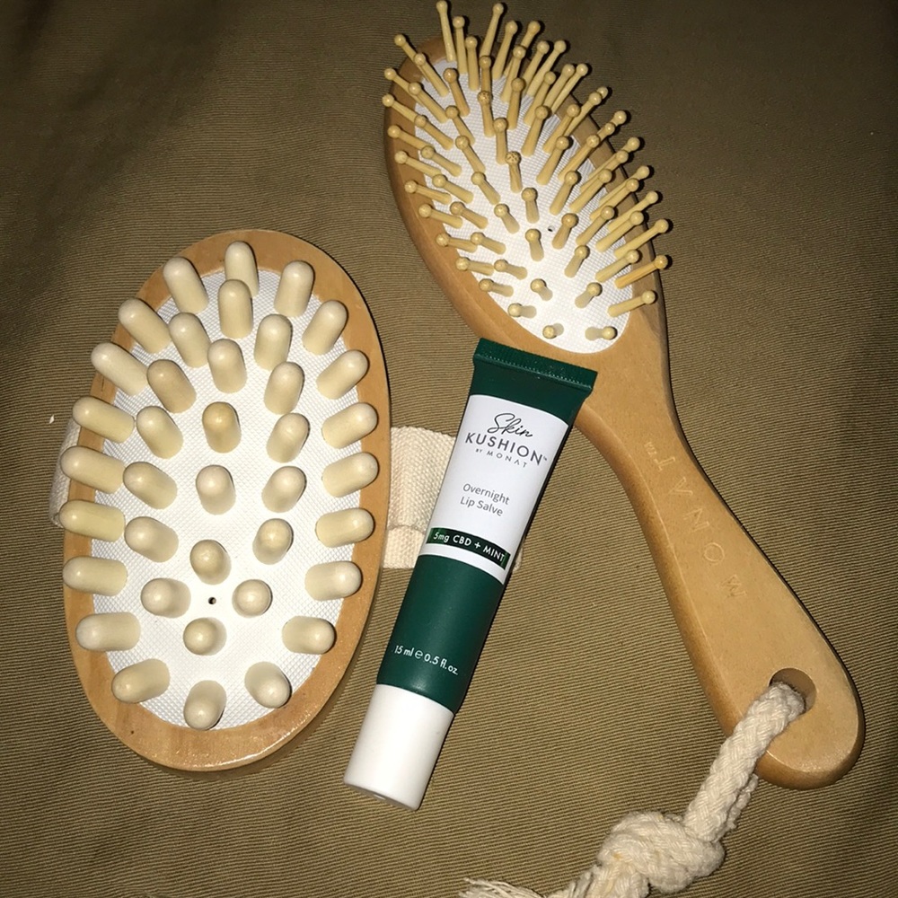 Monat Skin Kushion Lip Salve